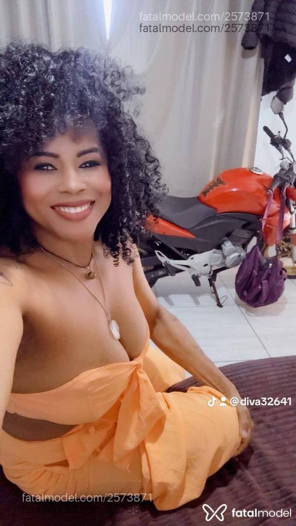 Acompanhante mulher morena (o) de olhos pretos - Cacau