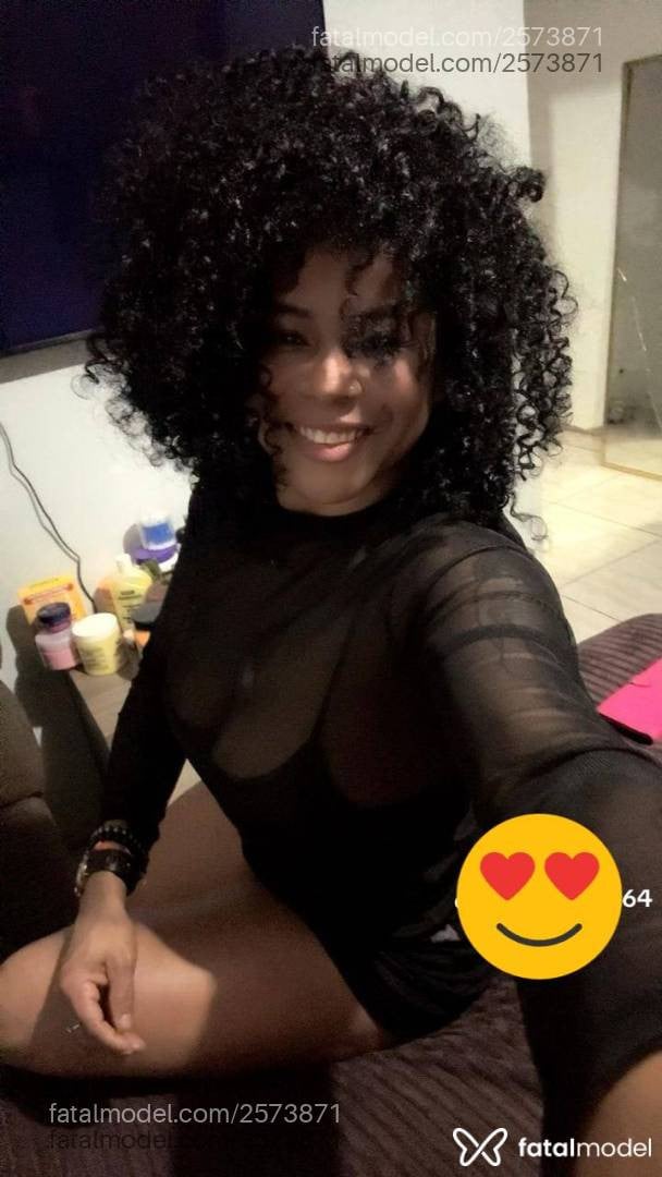 Acompanhante mulher morena (o) de olhos pretos - Cacau