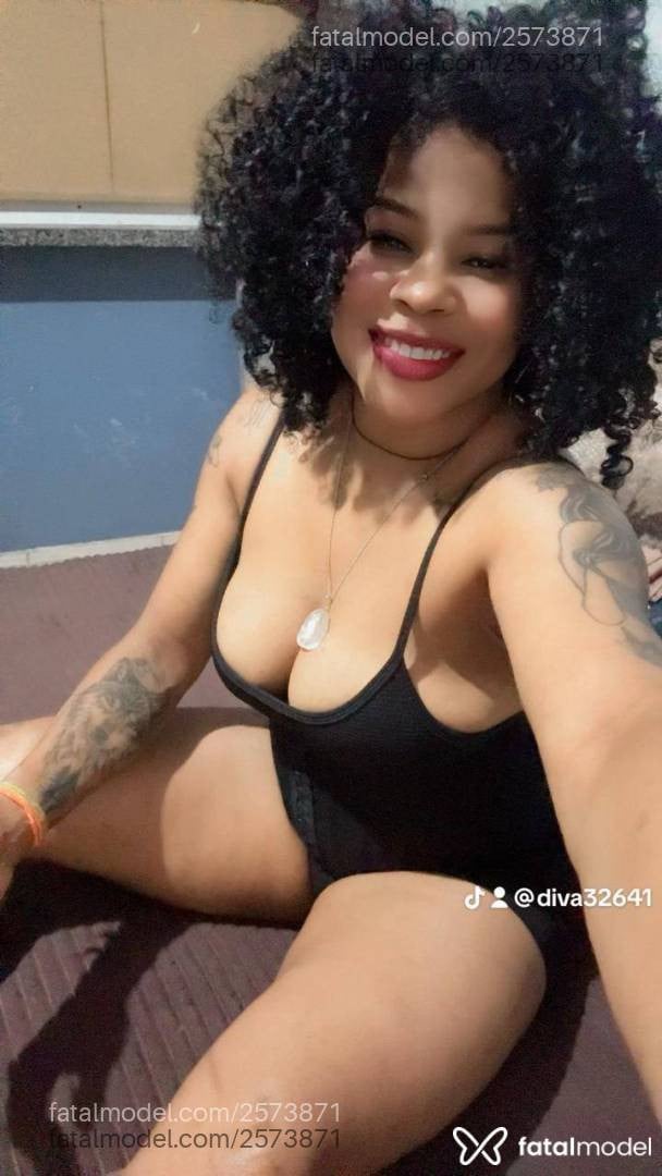 Acompanhante mulher morena (o) de olhos pretos - Cacau