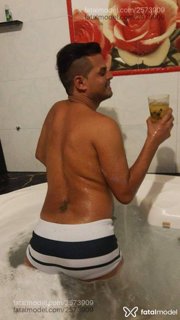 Acompanhante homem morena (o) de olhos castanhos em Porto Alegre - Lucas Oliveira