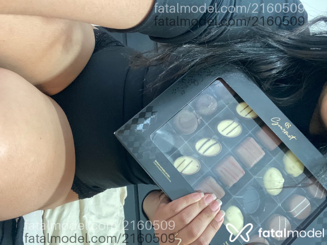 Acompanhante mulher com cabelo castanho de olhos pretos - Lia Morvan