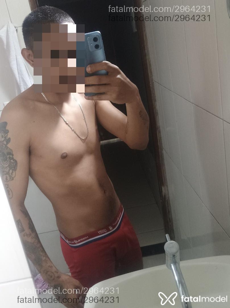 Acompanhante homem morena (o) de olhos castanhos - Junior Acompanhante homem morena (o) de olhos castanhos - Junior
