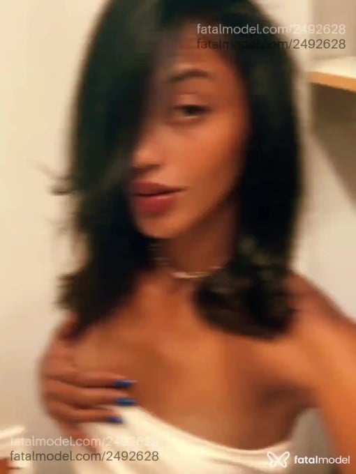Acompanhante mulher morena (o) de olhos castanhos em São Paulo Acompanhante mulher morena (o) de olhos castanhos em São Paulo - Laila