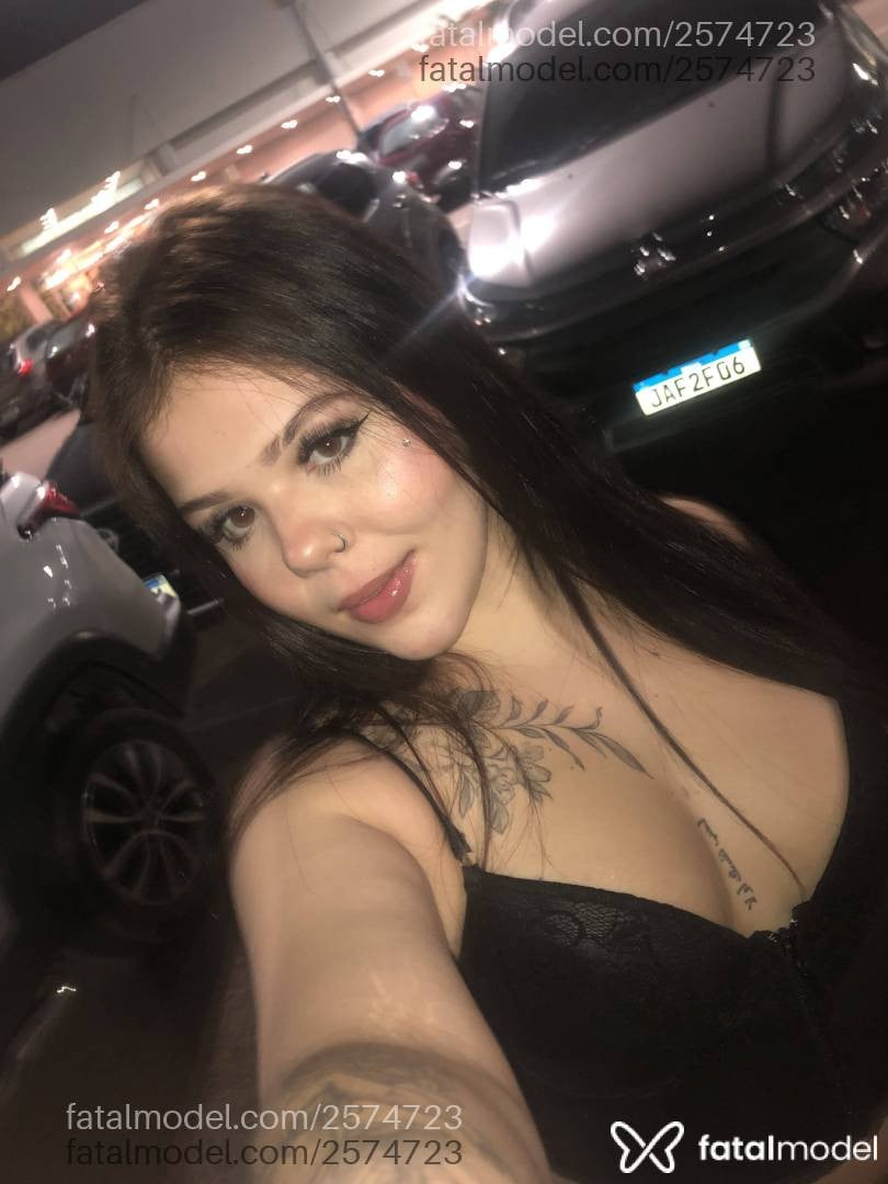 Acompanhante mulher morena (o) de olhos mel - Tiffanynovinha