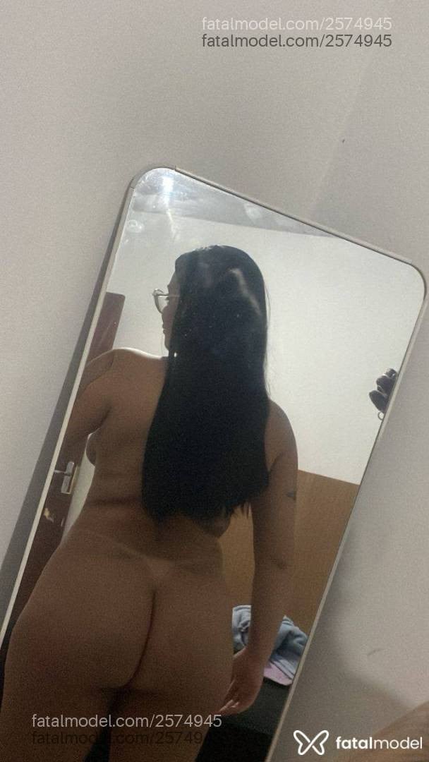 Acompanhante mulher morena (o) de olhos castanhos - Becca Santana Acompanhante mulher morena (o) de olhos castanhos - Becca Santana