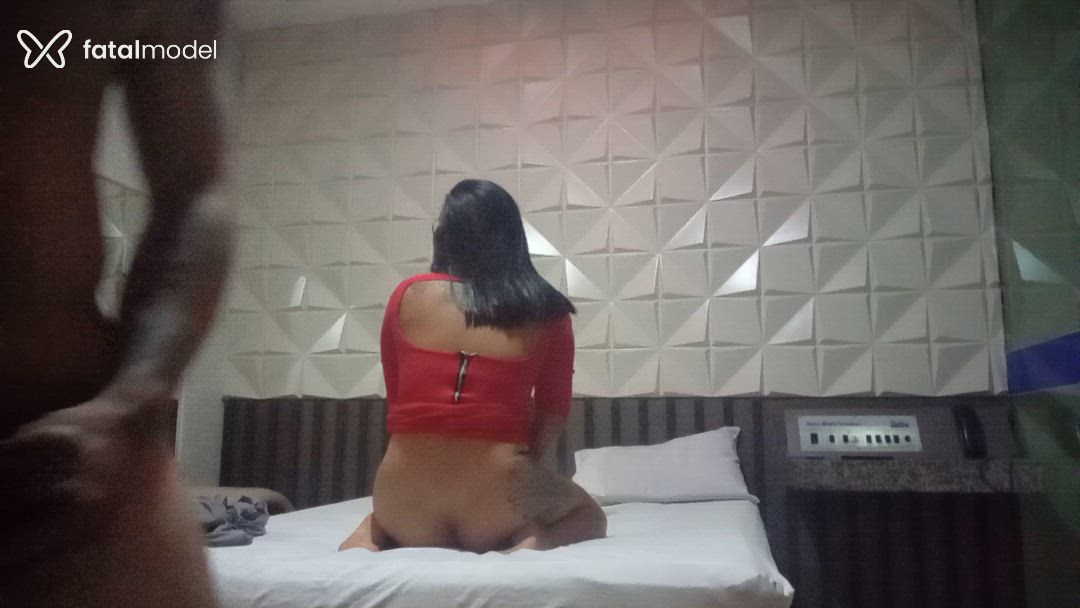 Acompanhante homem morena (o) de olhos pretos - Escorpião