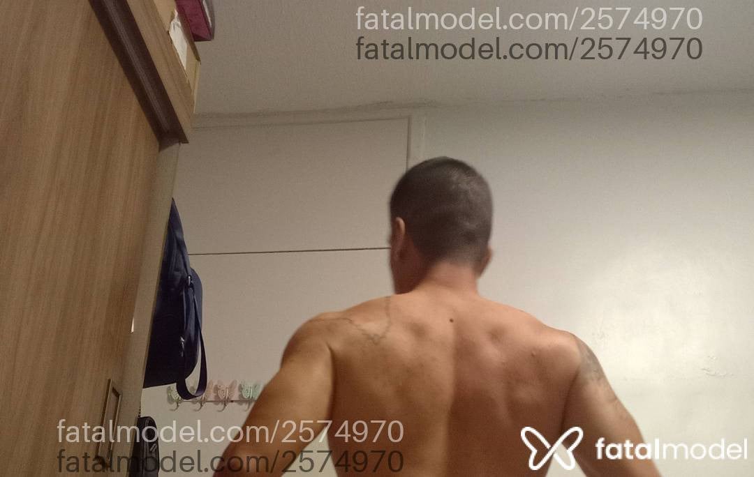 Acompanhante homem morena (o) de olhos pretos - Escorpião