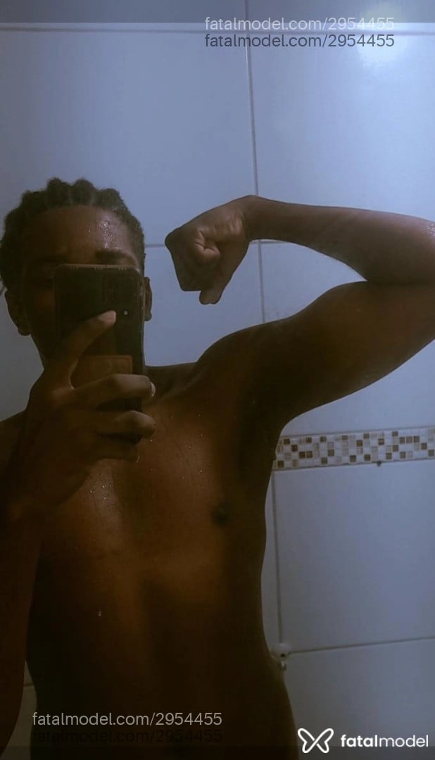 Acompanhante homem morena (o) de olhos castanhos em Macaé - Damata