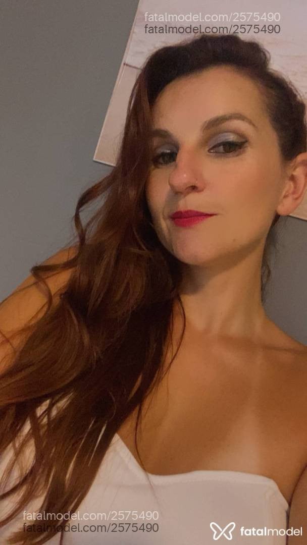 Acompanhante mulher ruiva (o) de olhos castanhos - Kitana
