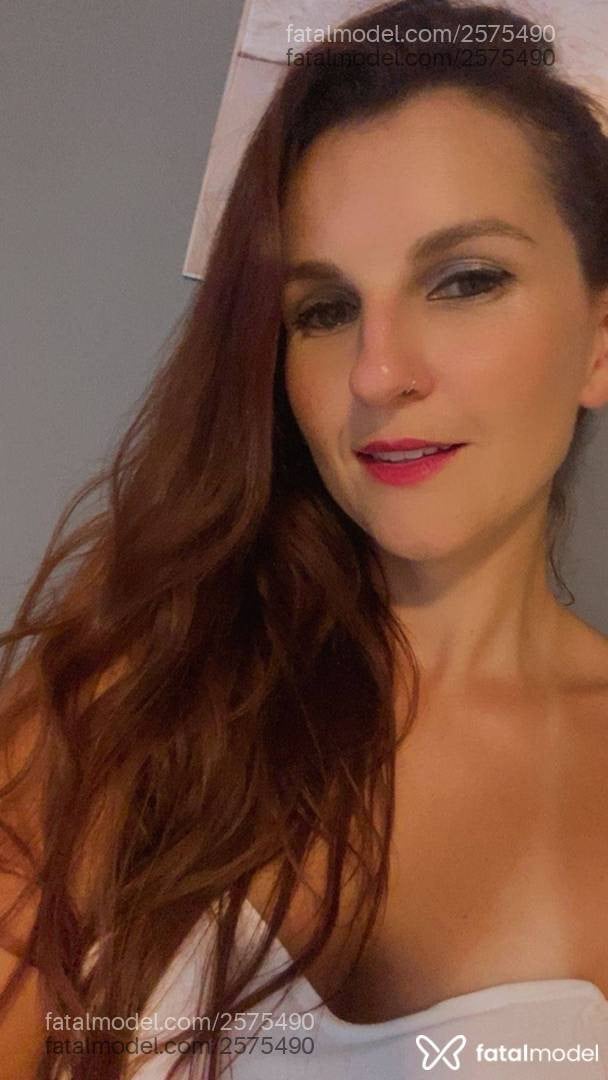 Acompanhante mulher ruiva (o) de olhos castanhos em Virtual - Kitana