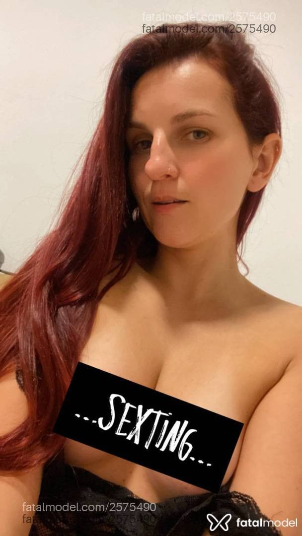 Acompanhante mulher ruiva (o) de olhos castanhos - Kitana