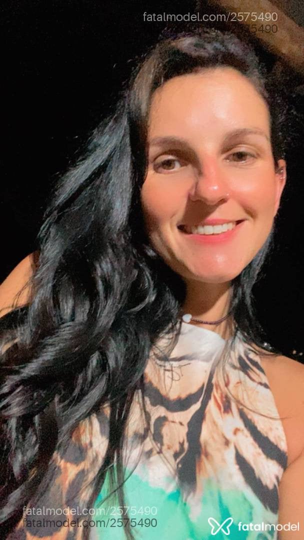 Acompanhante mulher ruiva (o) de olhos castanhos - Kitana