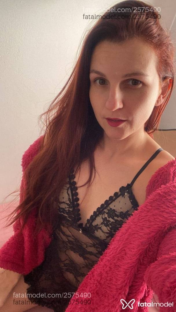 Acompanhante mulher ruiva (o) de olhos castanhos - Kitana
