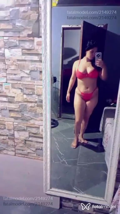 Acompanhante mulher com cabelo castanho de olhos castanhos em Tramandaí Acompanhante mulher com cabelo castanho de olhos castanhos em Tramandaí - Thainá