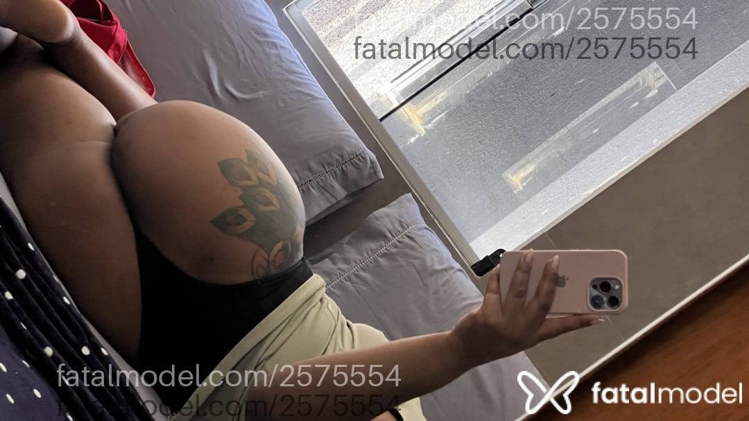 Acompanhante mulher morena (o) de olhos pretos - Jasmim