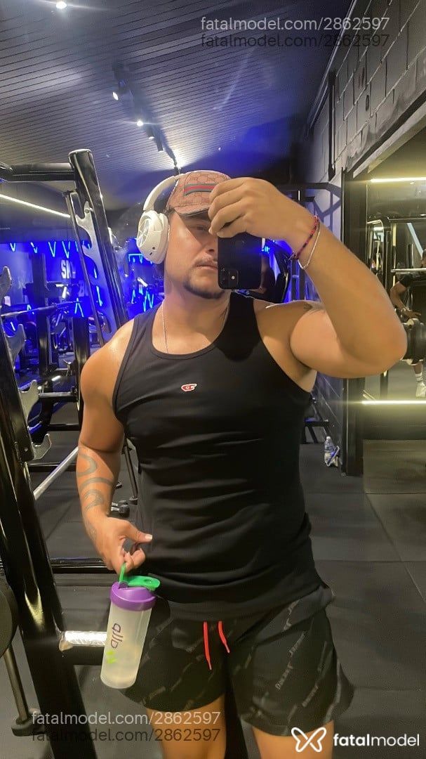 Acompanhante homem com cabelo castanho de olhos castanhos em Campinas Acompanhante homem com cabelo castanho de olhos castanhos em Campinas - Petterson Alves