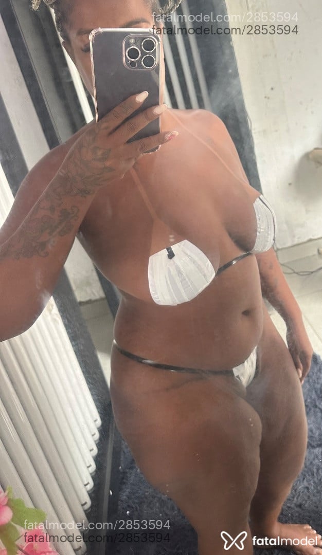 Acompanhante mulher com cabelo colorido de olhos castanhos em Bom Jesus de Goiás - Mayara