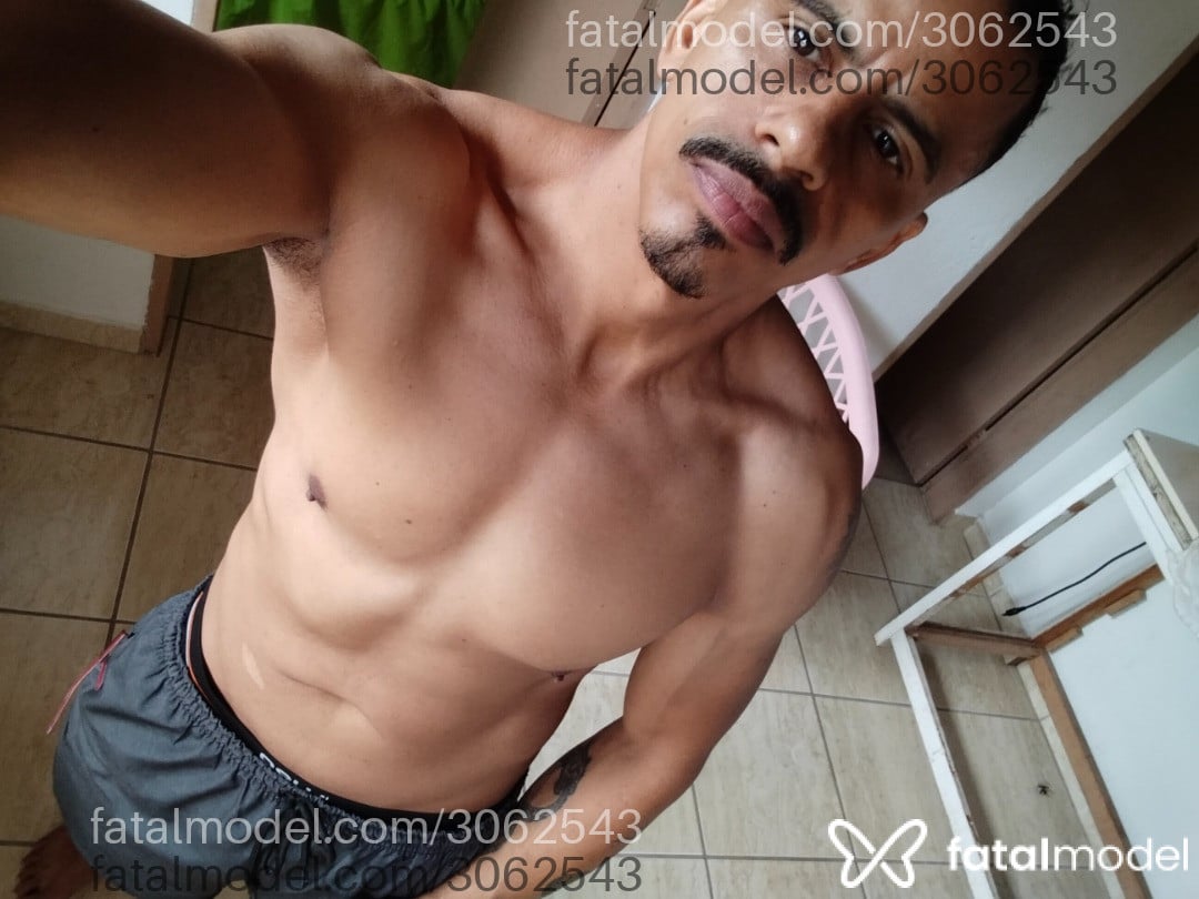 Acompanhante homem morena (o) de olhos castanhos em Vila Velha - Wallace