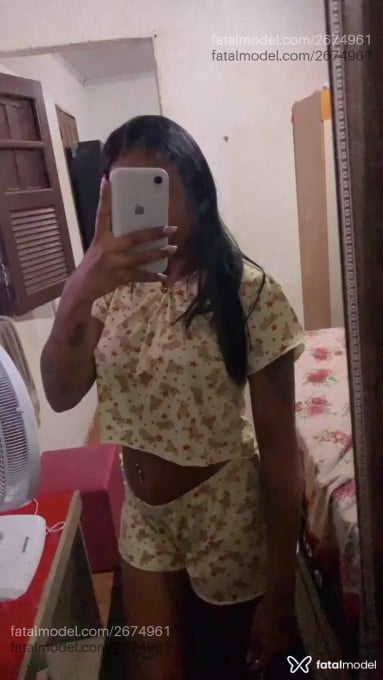 Acompanhante mulher com cabelo castanho de olhos pretos em Armação dos Búzios - Aghata Moura