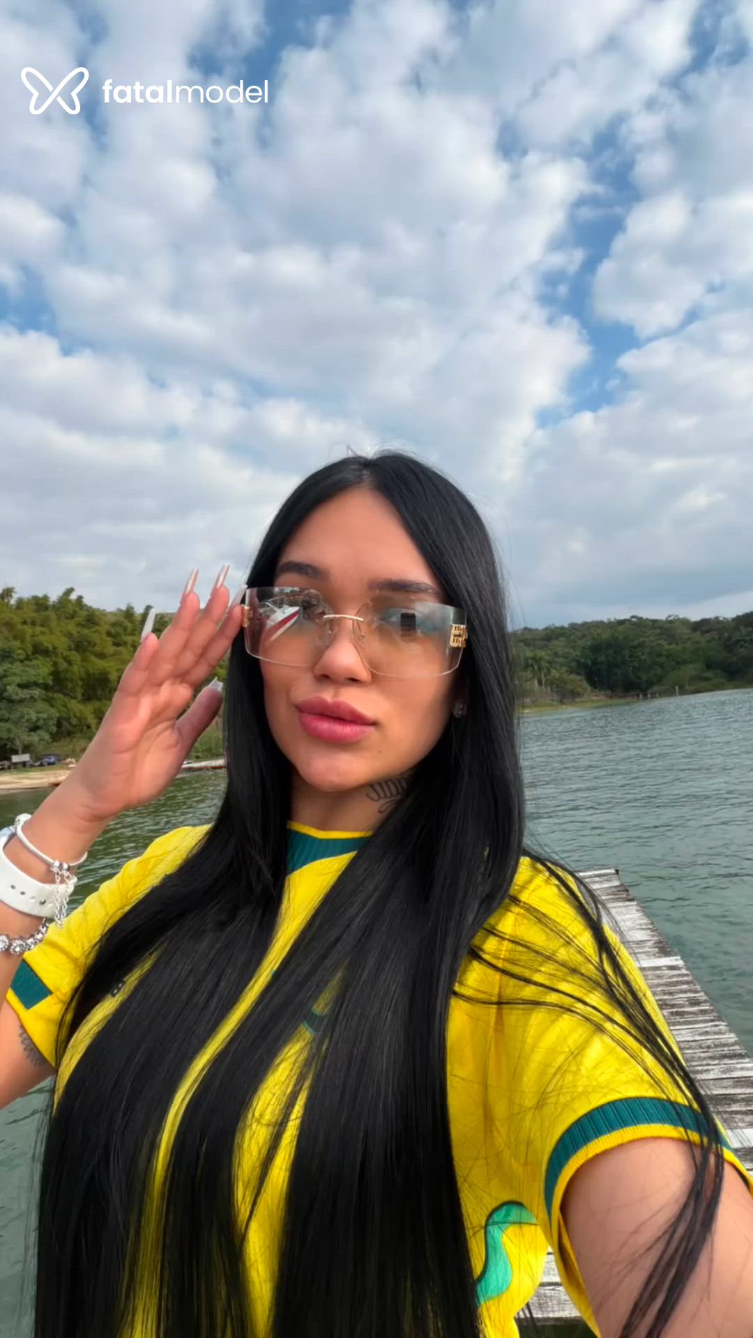 Acompanhante mulher morena (o) de olhos castanhos - Larissa Silva Acompanhante mulher morena (o) de olhos castanhos - Larissa Silva
