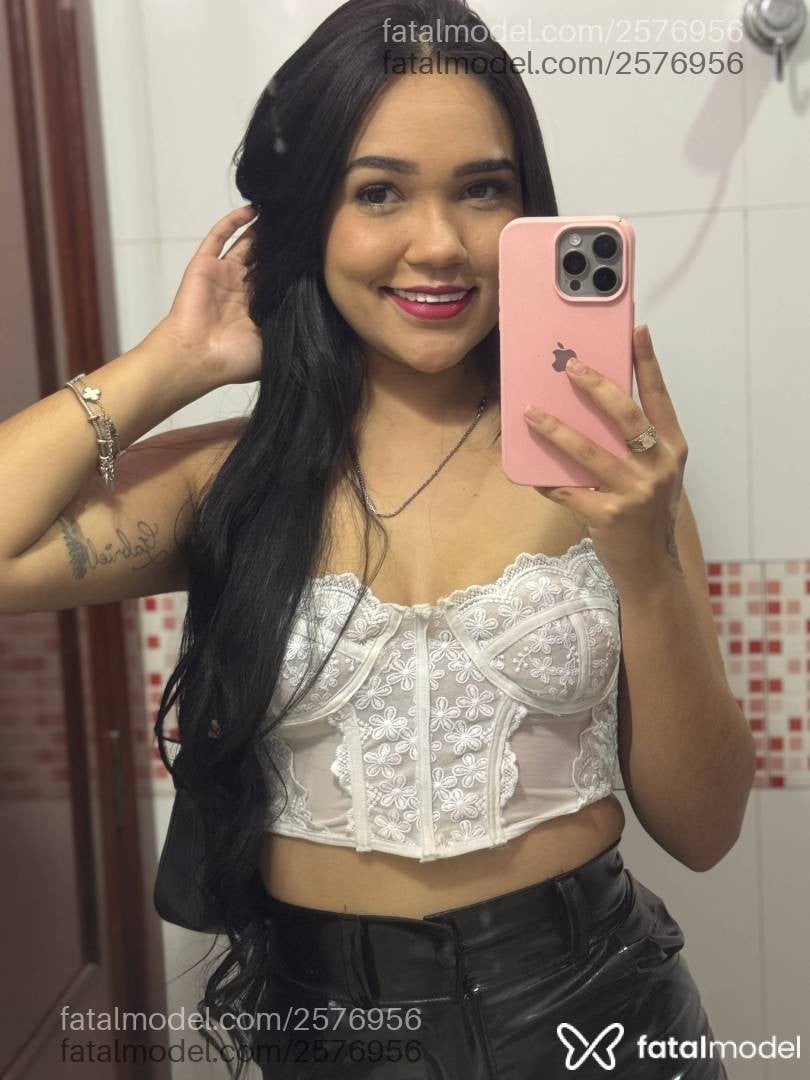 Acompanhante mulher morena (o) de olhos castanhos em Araxá - Larissa Silva