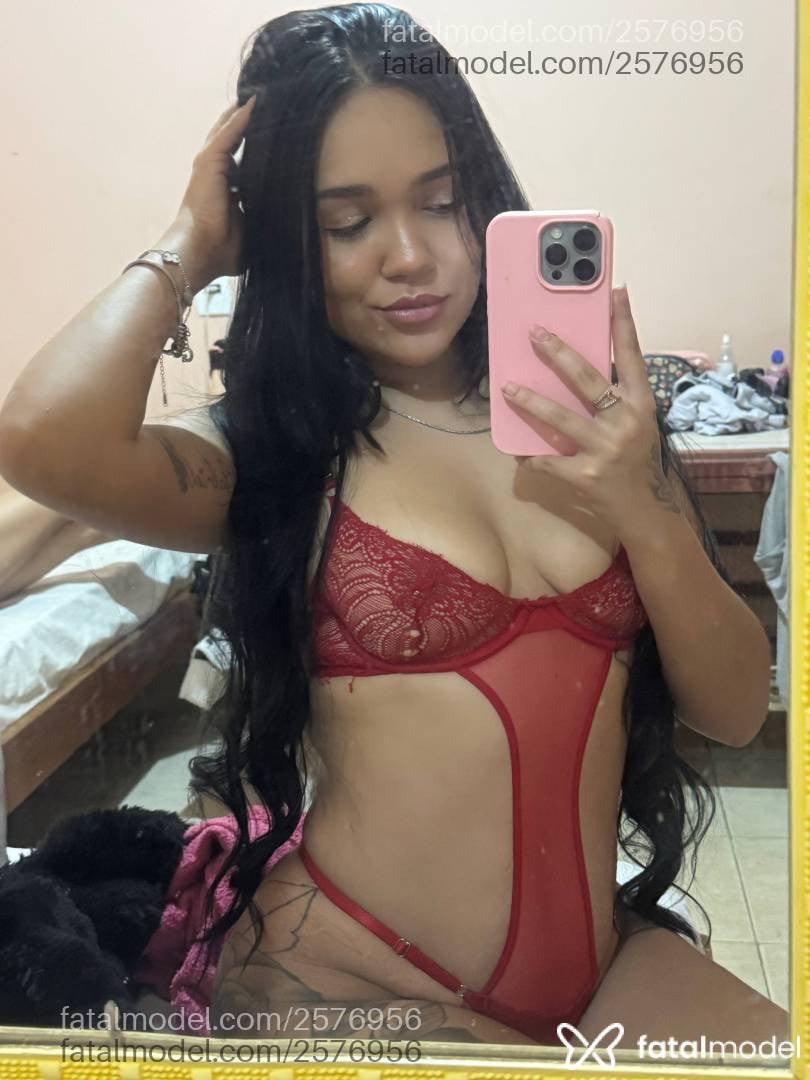 Acompanhante mulher morena (o) de olhos castanhos em Araxá - Larissa Silva
