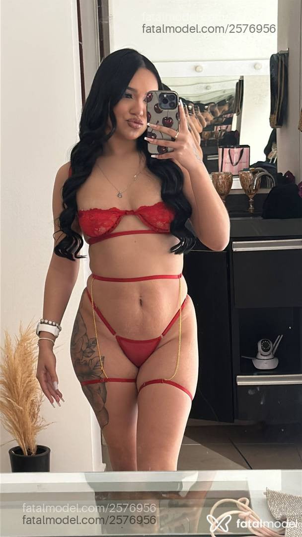 Acompanhante mulher morena (o) de olhos castanhos - Larissa Silva