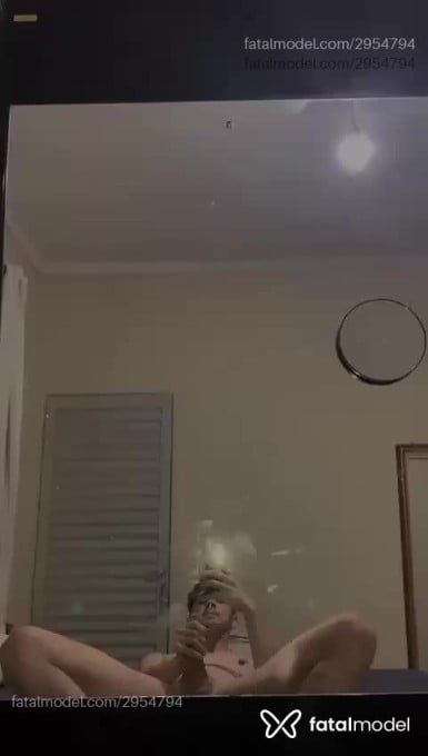 Acompanhante homem com cabelo castanho de olhos castanhos em Virtual - Maycoxx