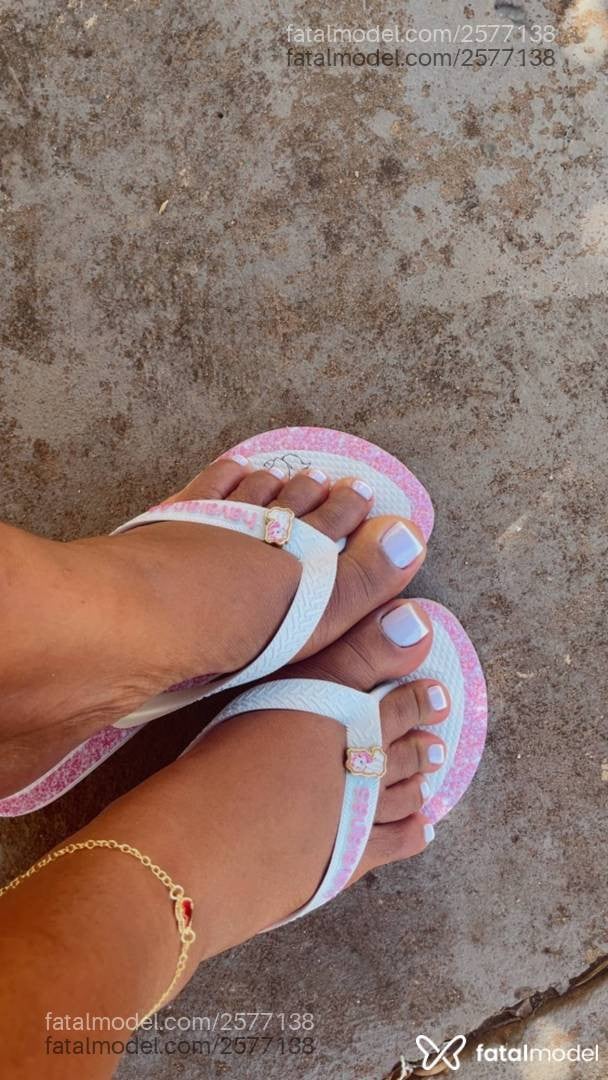 Acompanhante mulher morena (o) de olhos pretos - Morena