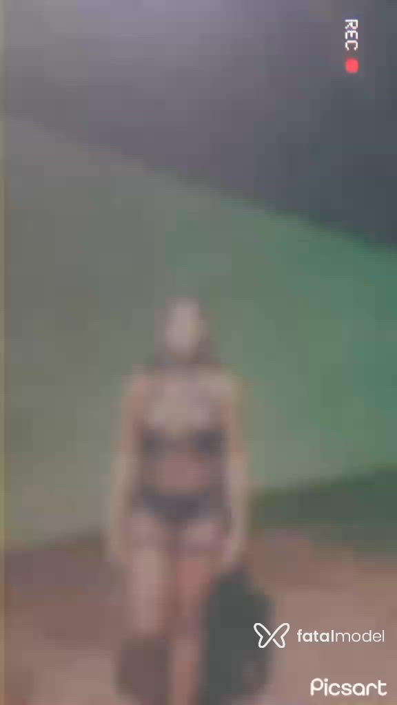 Acompanhante mulher morena (o) de olhos pretos - Morena