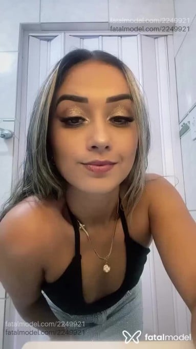 Acompanhante mulher loira (o) de olhos castanhos - Katiuce