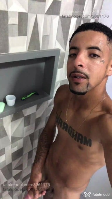 Acompanhante homem morena (o) de olhos castanhos - Glife Acompanhante homem morena (o) de olhos castanhos - Glife