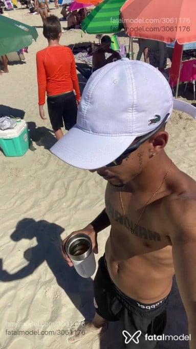 Acompanhante homem morena (o) de olhos castanhos em Florianópolis Acompanhante homem morena (o) de olhos castanhos em Florianópolis - Glife