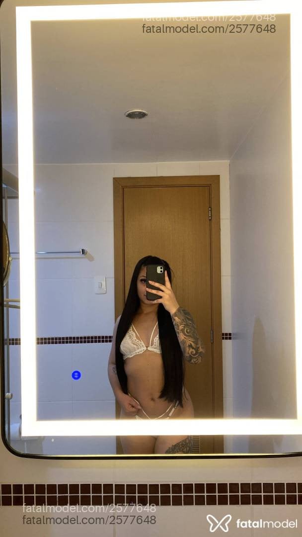 Acompanhante mulher morena (o) de olhos pretos - Luna