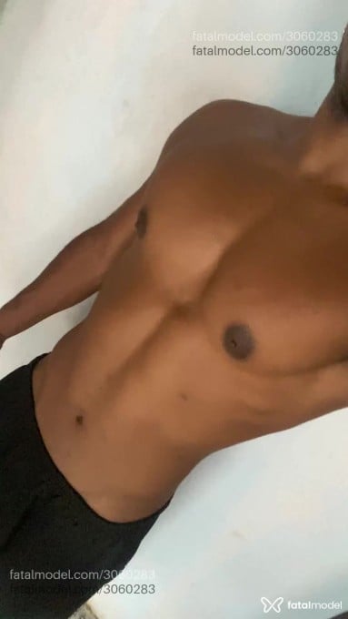 Acompanhante homem com cabelo castanho de olhos castanhos em São Caetano do Sul - Pantera Negra