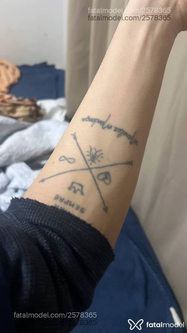 Acompanhante mulher trans morena (o) de olhos pretos - Zonna Martins