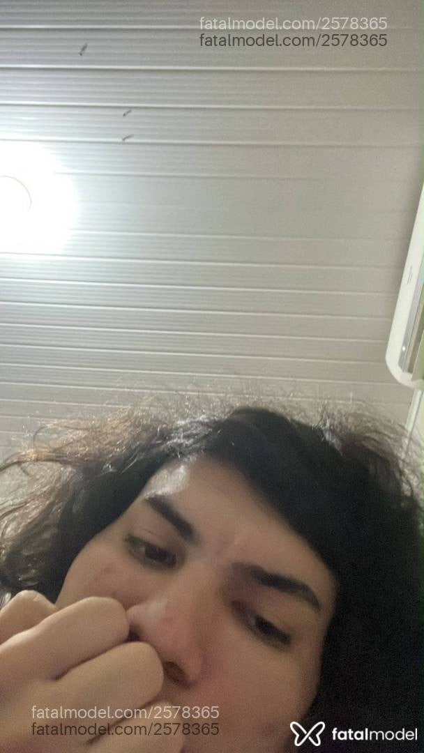 Acompanhante mulher trans morena (o) de olhos pretos - Zonna Martins