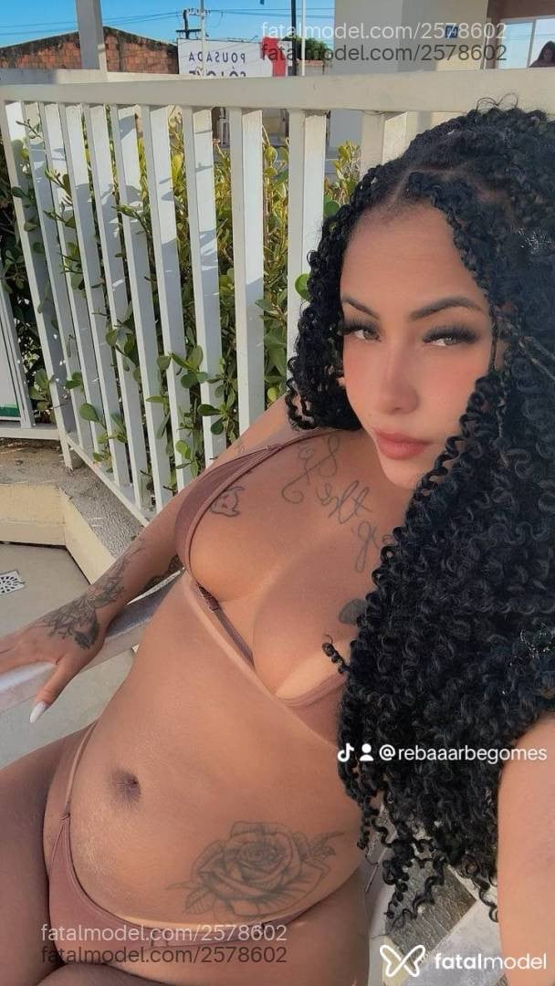 Acompanhante mulher morena (o) de olhos mel - Babi