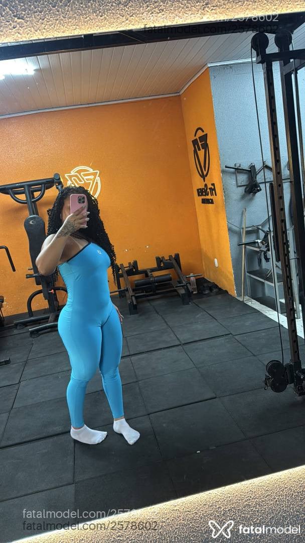 Acompanhante mulher morena (o) de olhos mel - Babi