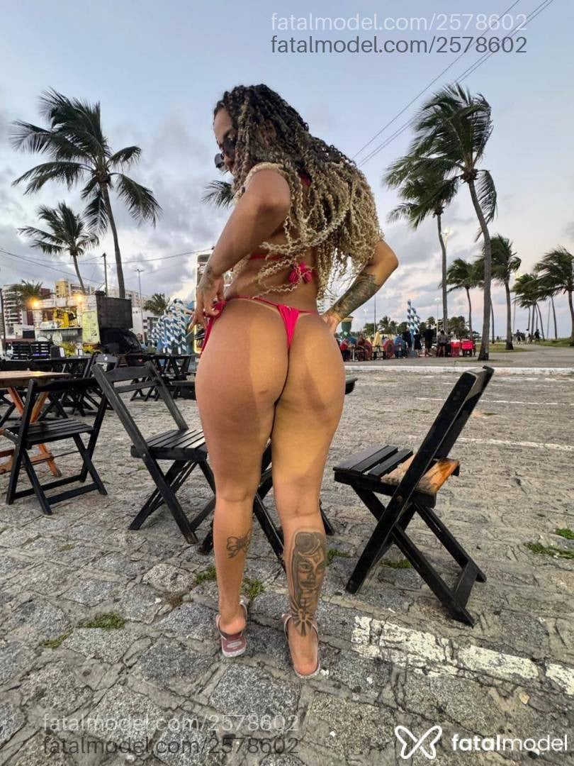 Acompanhante mulher morena (o) de olhos mel - Babi