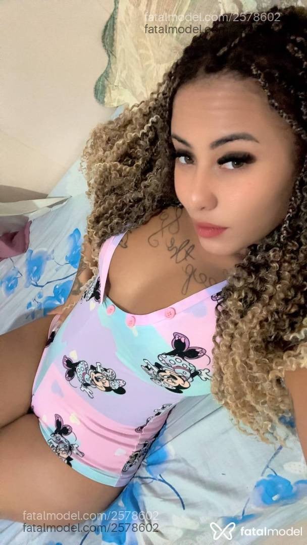 Acompanhante mulher morena (o) de olhos mel - Tóquio