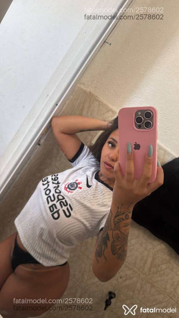 Acompanhante mulher morena (o) de olhos mel - Babi