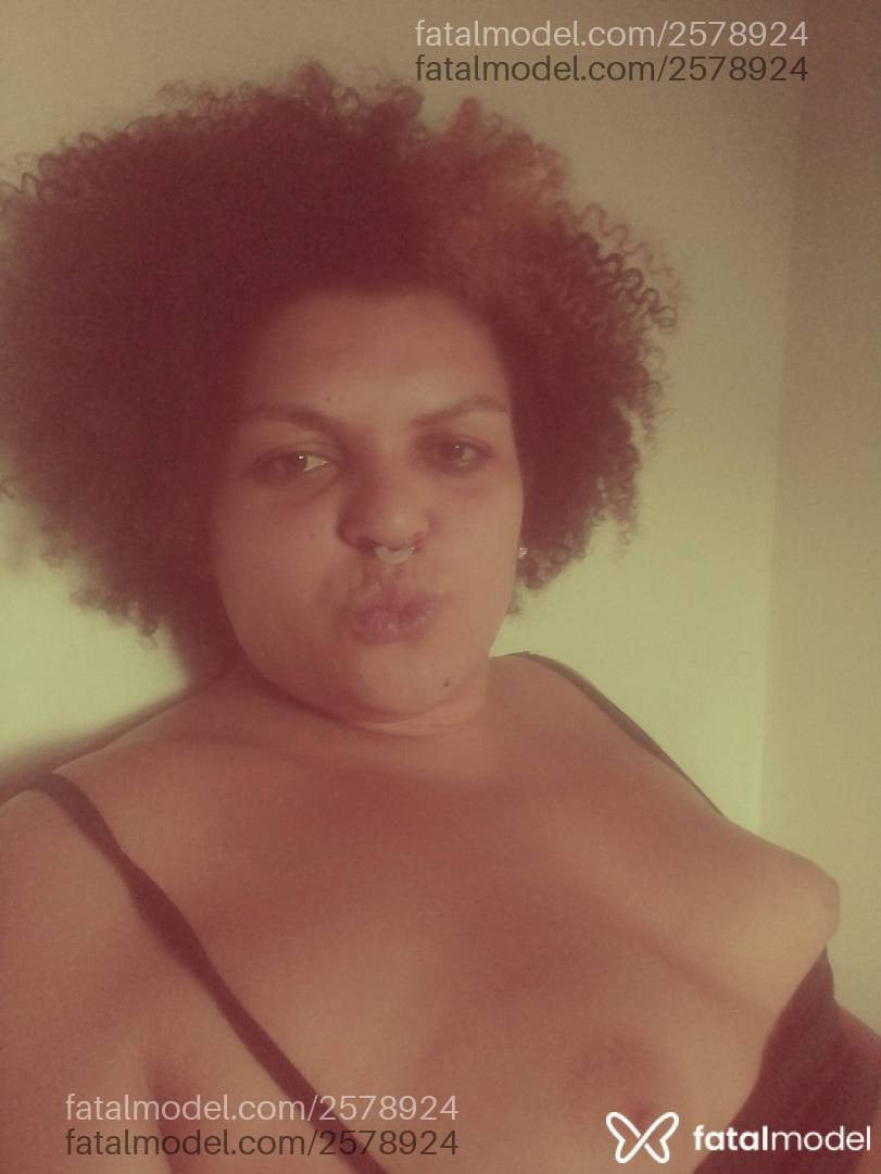Acompanhante mulher trans com cabelo castanho de olhos castanhos em Florianópolis - Gabys Nunes