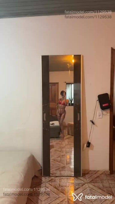 Acompanhante mulher com cabelo castanho de olhos castanhos - Manuela Tequeres Acompanhante mulher com cabelo castanho de olhos castanhos - Manuela Tequeres