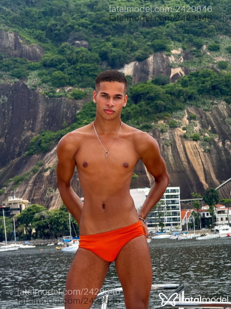 Acompanhante homem morena (o) de olhos azuis em Rio de Janeiro - Leoncarioca
