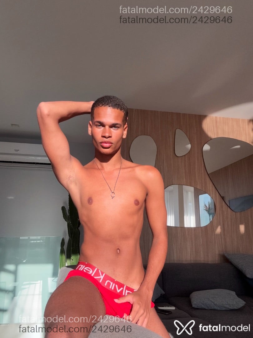 Acompanhante homem morena (o) de olhos azuis em Rio de Janeiro - Leoncarioca