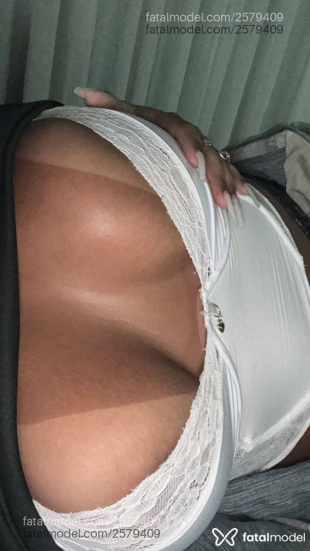 Acompanhante mulher morena (o) de olhos castanhos - Pollyana Almeida