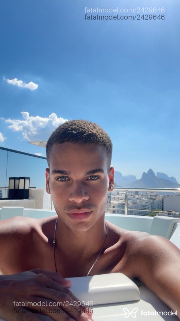 Acompanhante homem morena (o) de olhos azuis em Rio de Janeiro - Leoncarioca