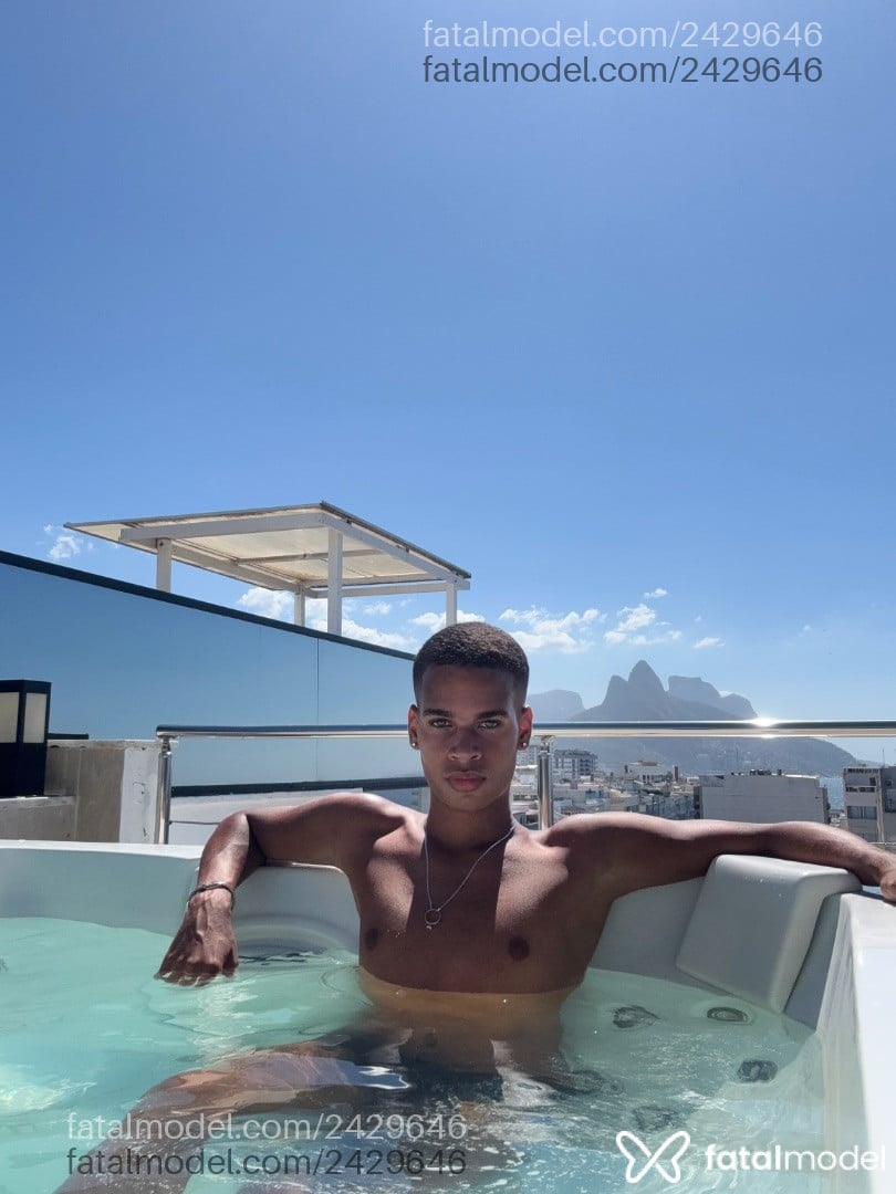 Acompanhante homem morena (o) de olhos azuis em Rio de Janeiro - Leoncarioca