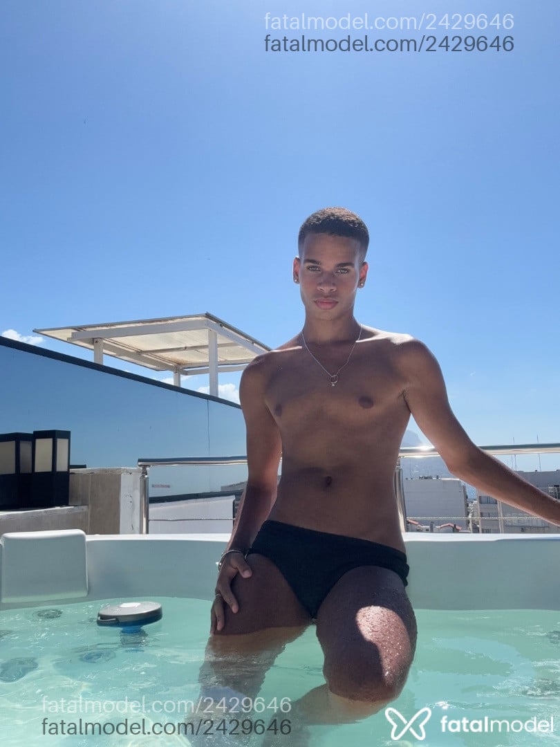 Acompanhante homem morena (o) de olhos azuis em Rio de Janeiro - Leoncarioca